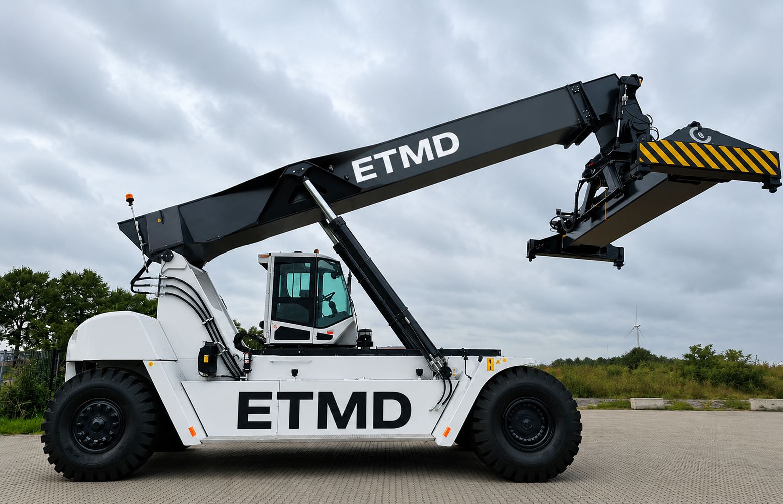 Reach stacker blanc ETMD